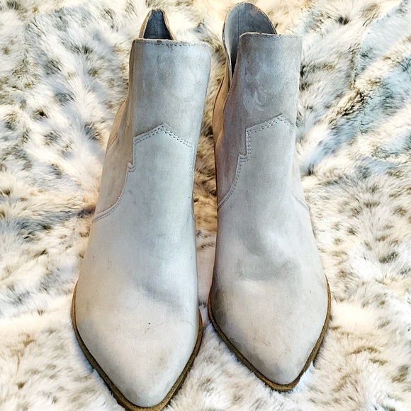 Chaya Pointed Toe Bootie NWOT - Picture 2 of 6